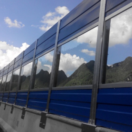 高速公路聲屏障